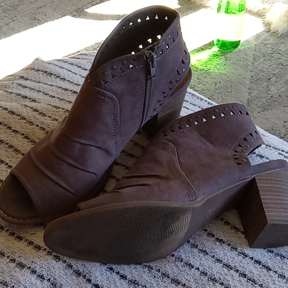 Ankle boot - Picture 2 of 4